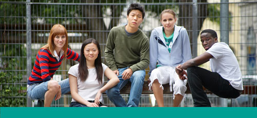 Gruppe von Jugendlichen mit Migrationshintergrund